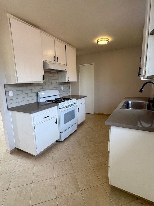 Photo - 1951 N Ventura Rd Unidad D