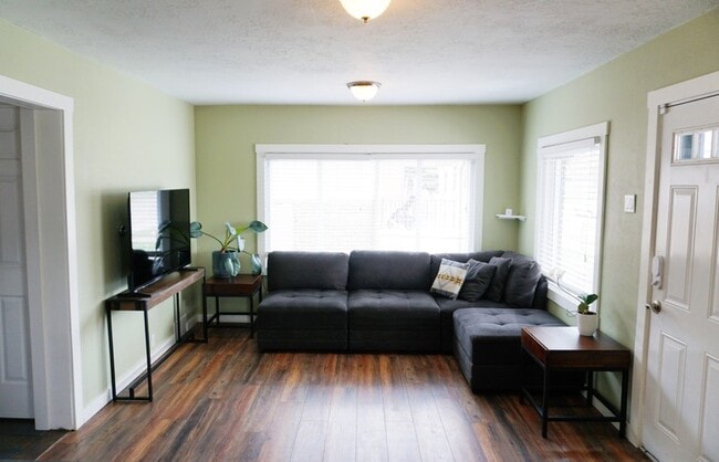Photo - 571 E 2700 S
