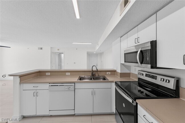 Building Photo - 1830 Florida Club Cir Unit 4109