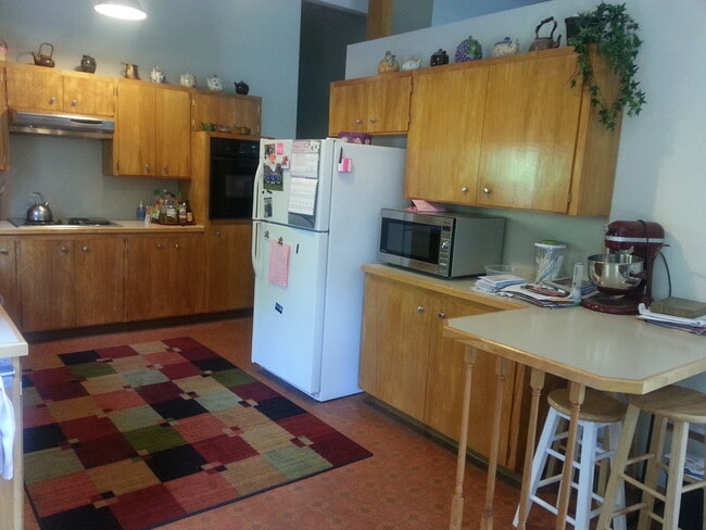 Building Photo - 3 Bd/2 Ba Spacious home on Sunnyside Hill!