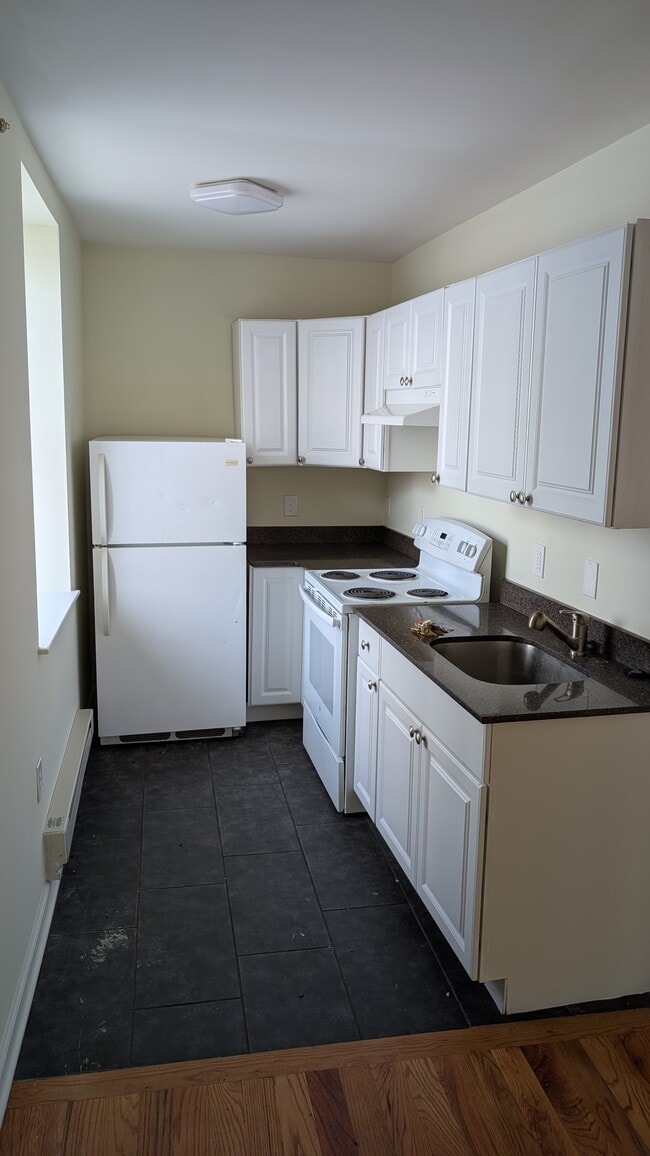 Kitchen - 4421 Wayne Ave Unit 1A