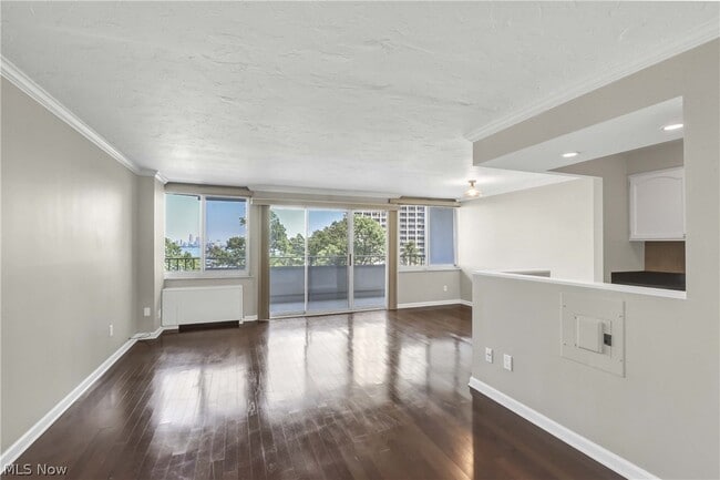 Photo - 12900 Lake Ave Unidad 327