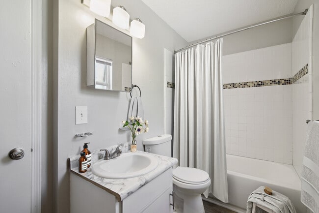 Photo - Claxton Pointe Apts