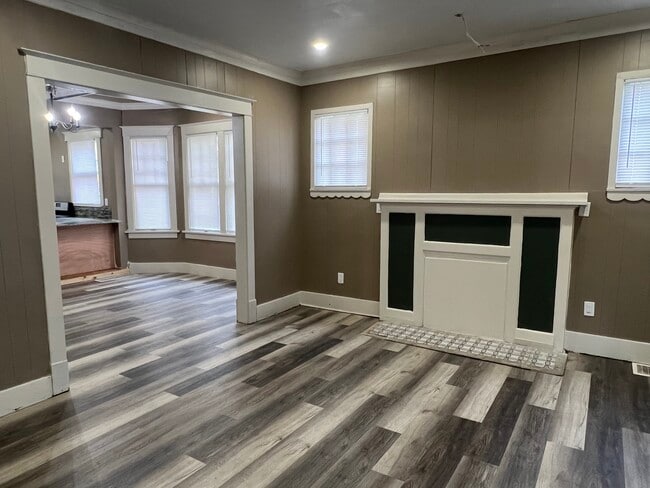 Photo - 610 W Armstrong Ave