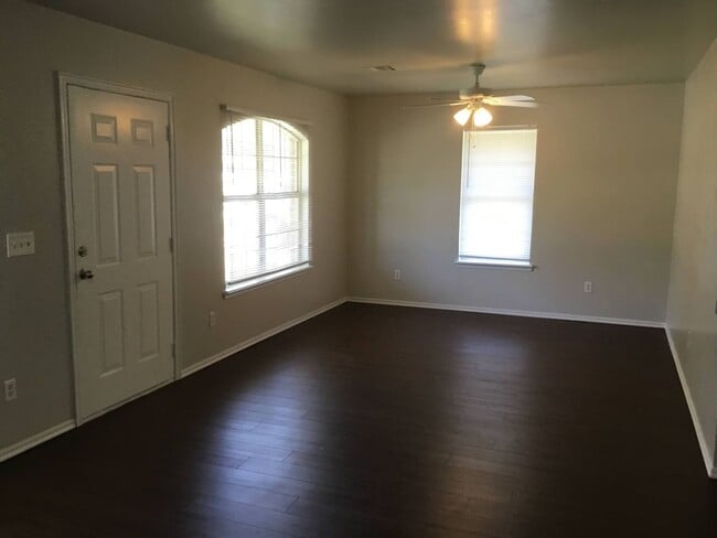 Photo - Remodeled 4 bedroom, 2 bath - Moore Schools