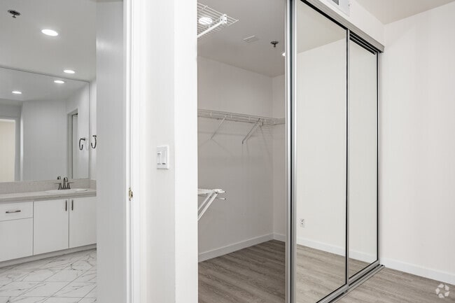 2HAB, 2BA - 1241 ft² - 10600 Wilshire - Short Term Available