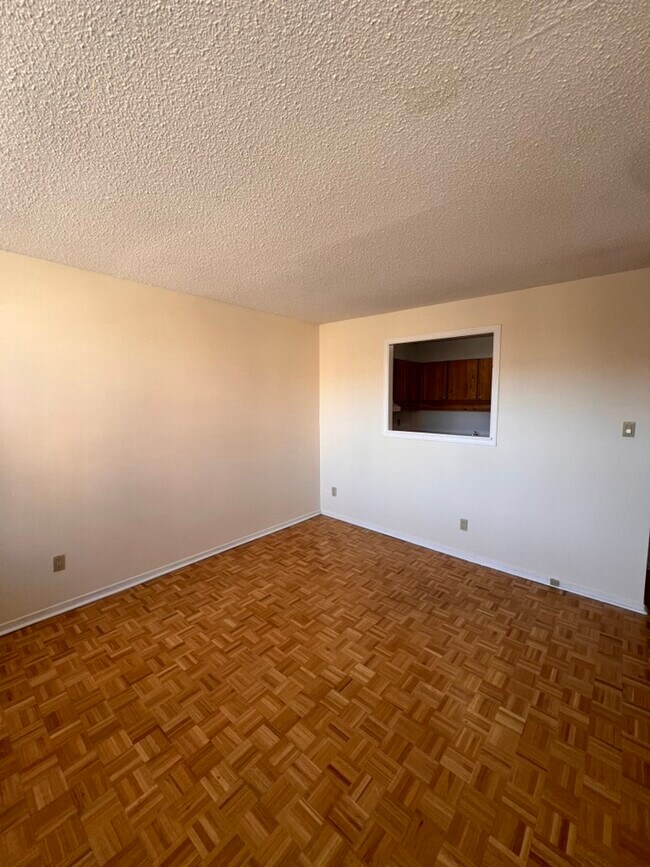 Photo - 263 MacLaren St