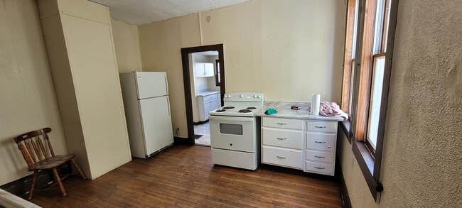 Building Photo - 164 DuPont St Unit 164