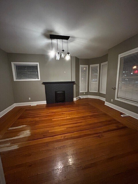 Photo - 143 Christina St S