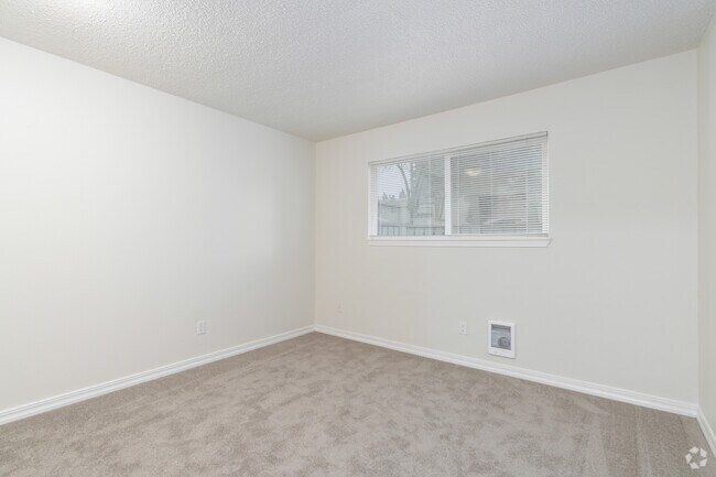 2BR, 1BA - 850SF - Secondary Bedroom