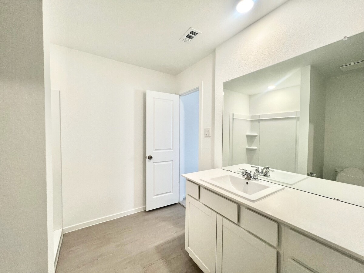 Photo - 921 Lago Laceno Ln