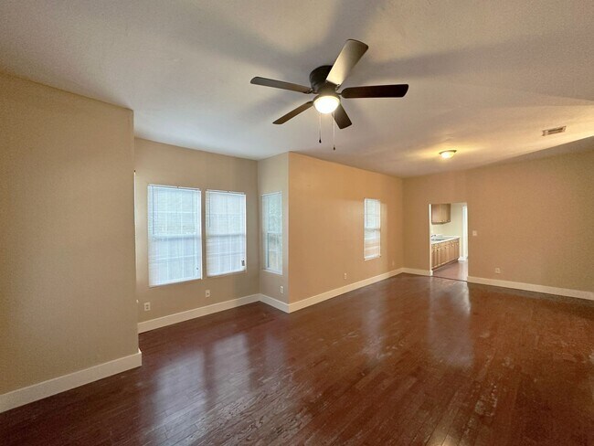 Photo - Lovely 3 Bedroom 2 Bathroom House