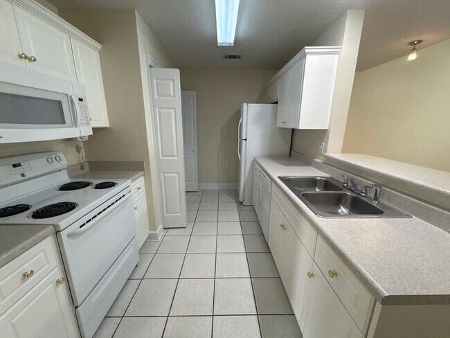 Photo - 303 Caldwell Cir