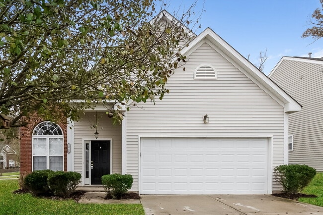 Building Photo - 12708 Deaton Hill Dr Rental