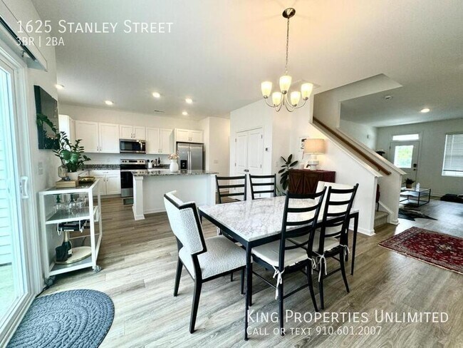 Photo - 1625 Stanley St