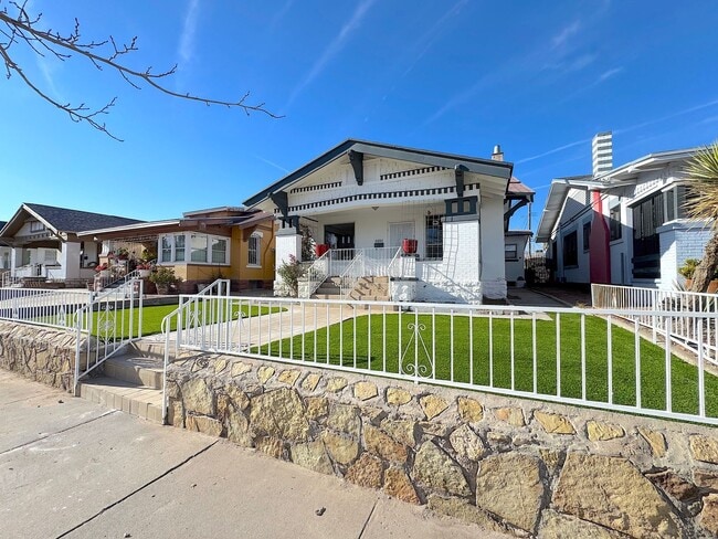 Photo - Updated Home with Historic Charm! 3bed/2 bath Refrig A/C across from Park! Water Included!