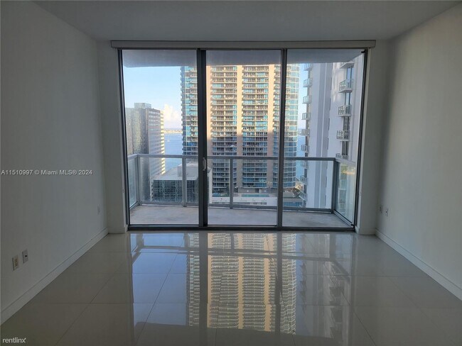 Photo - 1 br, 1 bath Condo - 1050 Brickell Ave Apt... Unidad Apt 3004
