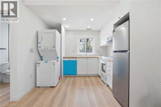 Photo - 1049 Glencairn Ave