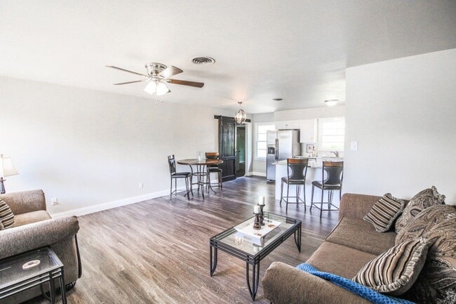 Photo - Cute 4 bed 2 bath house