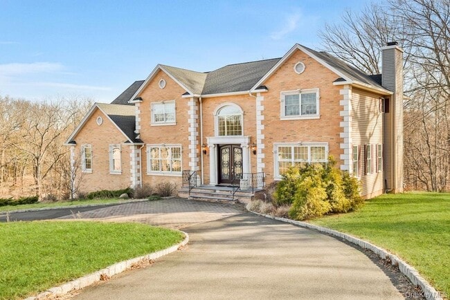 Building Photo - 34 Renfrew Rd