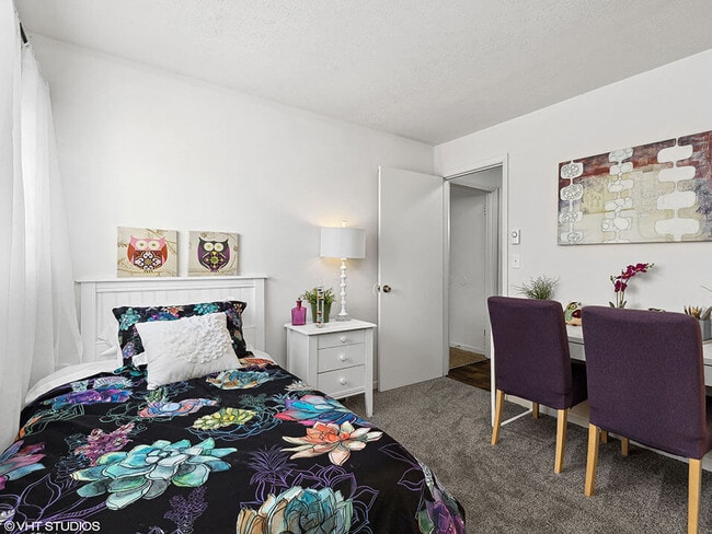 Second Bedroom or Office Space - Meadowrun Apartments