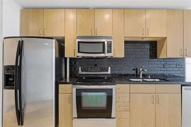 Photo - 155 S Court Ave Unidad 1103