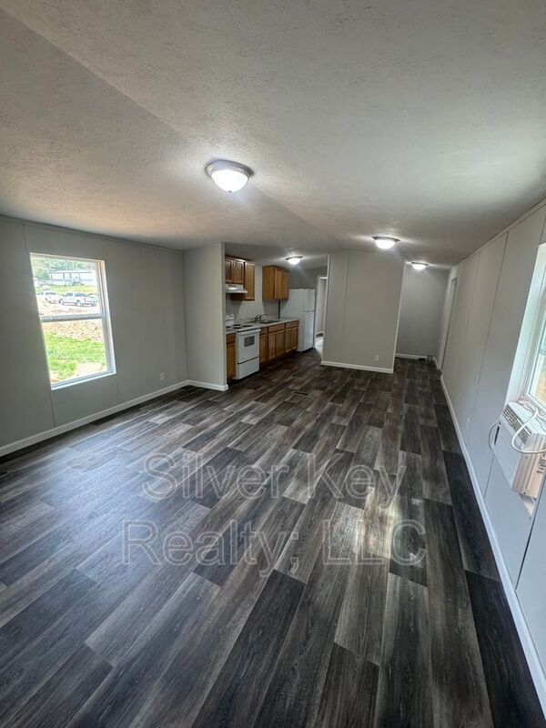 Photo - 3000 Highway 11 S.