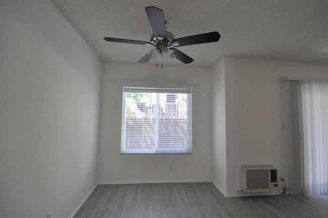 4936 Whitsett Ave Unit 03