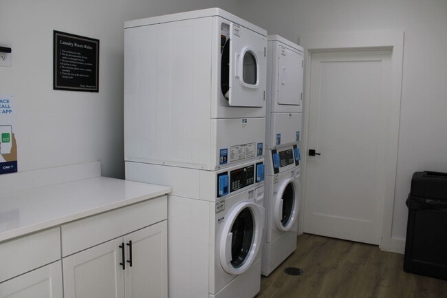 Photo - First month free ~ 1 bed / 1 bath on King ... Unit 1E