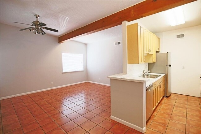Photo - 2408 Longview St Unit 212