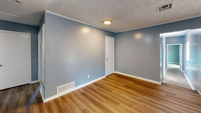 103 Woodley Ave