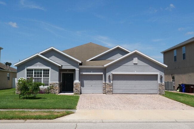 Building Photo - St. Cloud Single Story Home