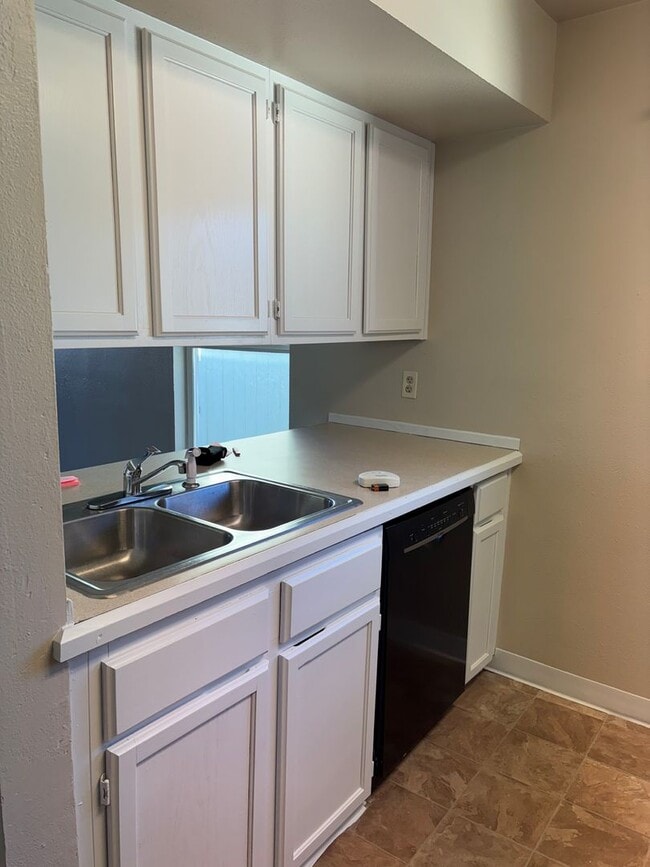 Photo - 3 bd/1 ba Duplex in Tacoma - $1,700