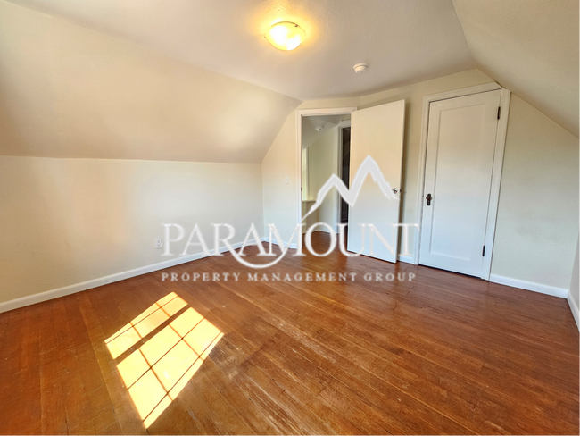 Photo - Vintage Charm in a Prime Bremerton Location!