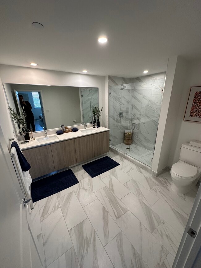 Photo - 670 W 77th St