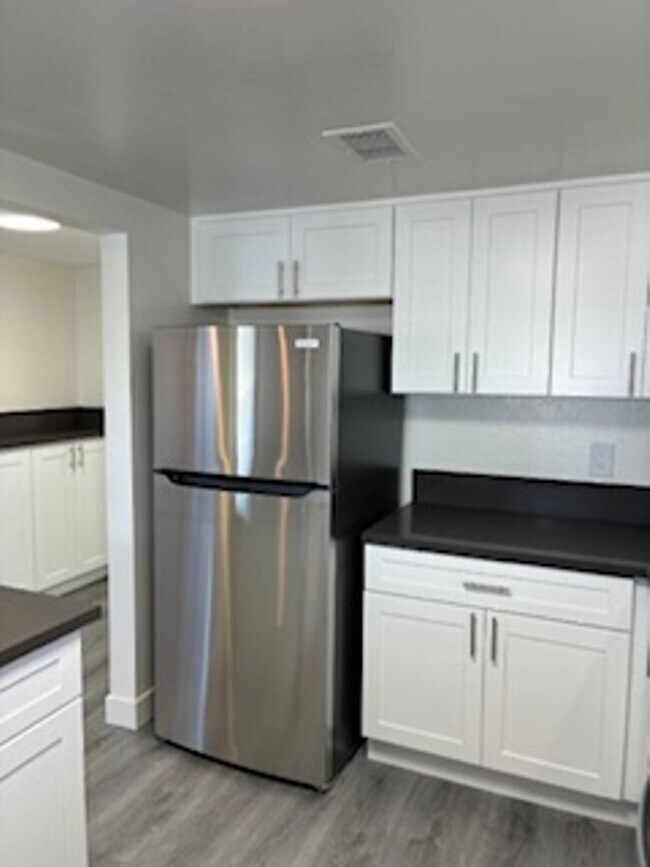 2204 E 4th St Unit 2