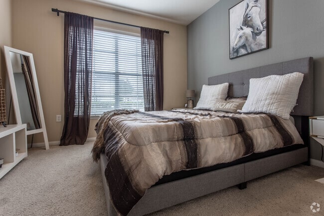 2 BR, 2 BA - 1031 SF