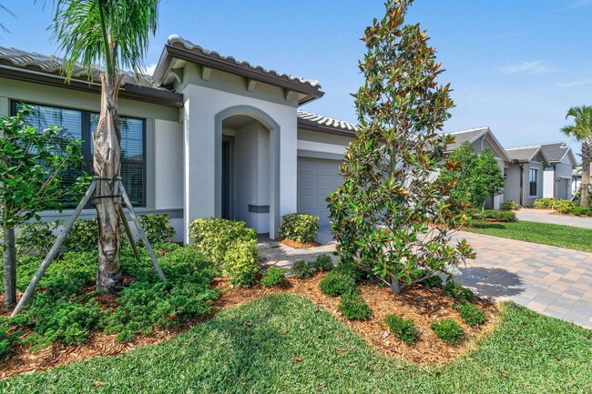 Photo - 758 SE Courances Dr