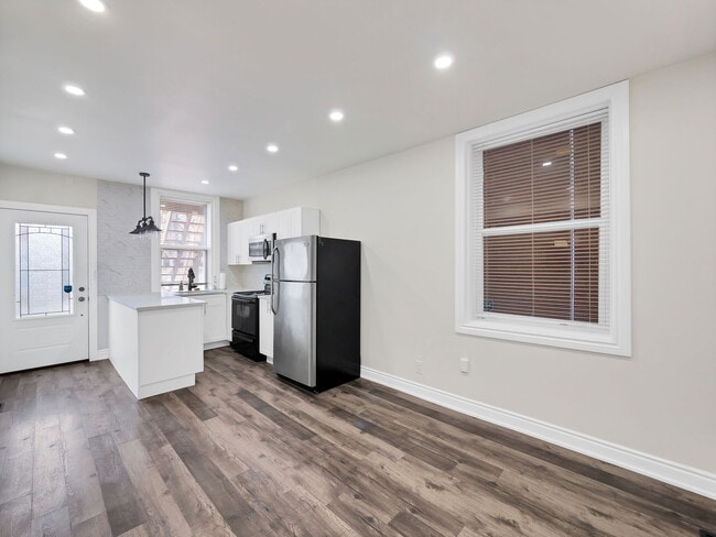 Photo - 33 Fairleigh Ave N Unit 1