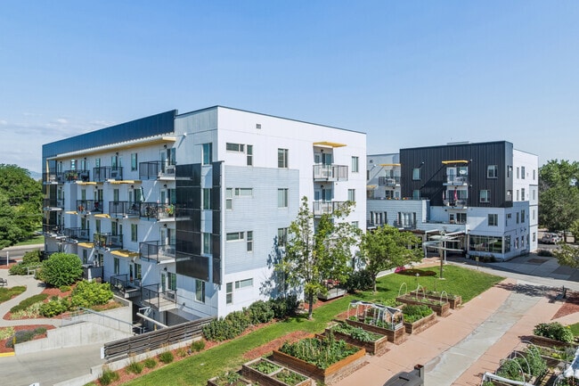 Building Photo - Creekside West