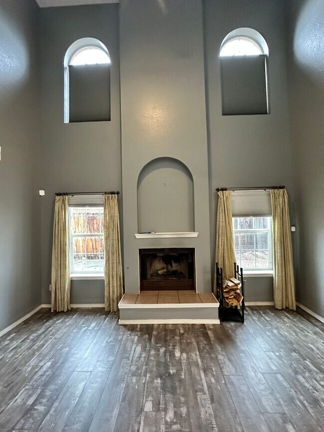 Tons of Character! 3 bed 2.5 bath amazing ... - Tons of Character! 3 bed 2.5 bath amazing ... House