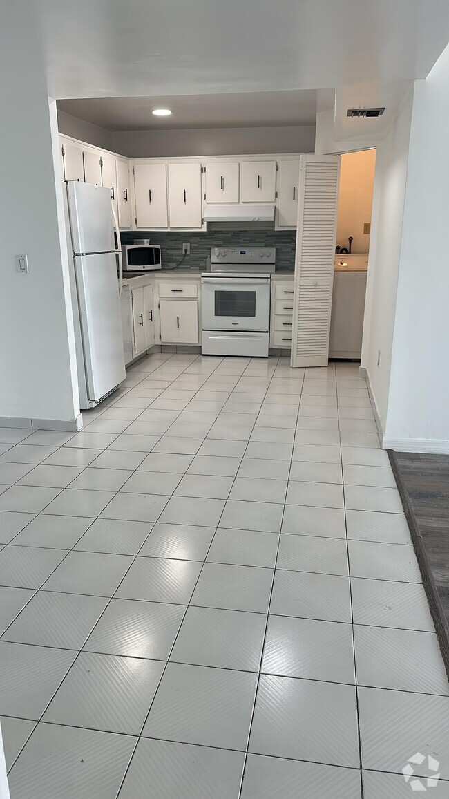 Building Photo - 9273 Collins Ave Unit 1107 Rental