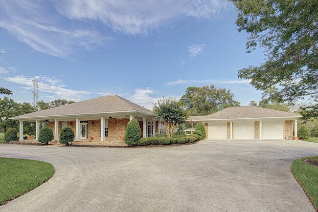 Photo - 1548 Virgie Community Rd