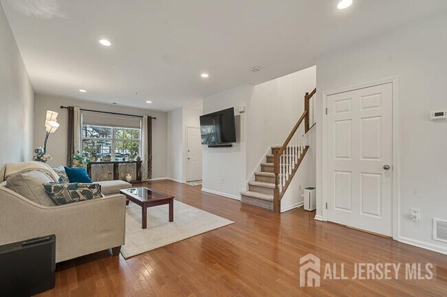 Photo - 111 Blossom Cir