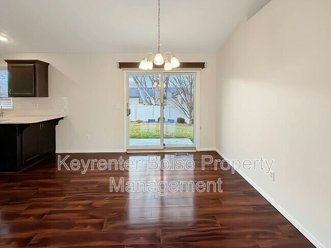 Photo - 2807 Mink Pl