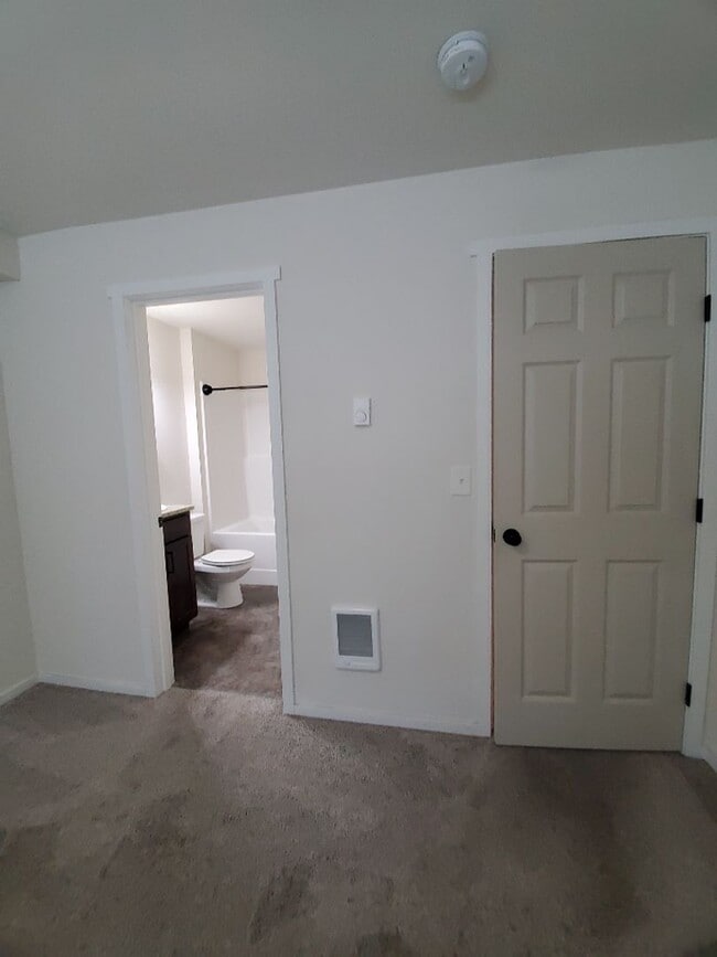 Photo - Kendal Court Apartments, 2 Bedroom, 1 Bathroom Apartments for Rent!