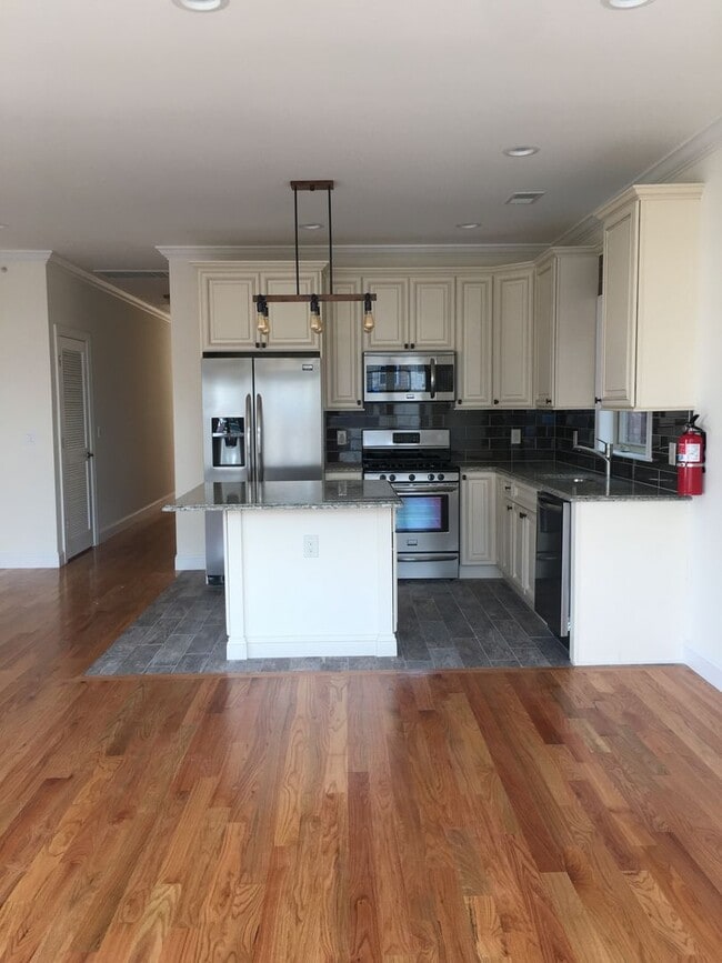 Photo - 194 Parkhurst St Unit 2