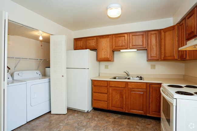 2 Bedroom/ 1 1/2 Bath Townhome - Unfurnished