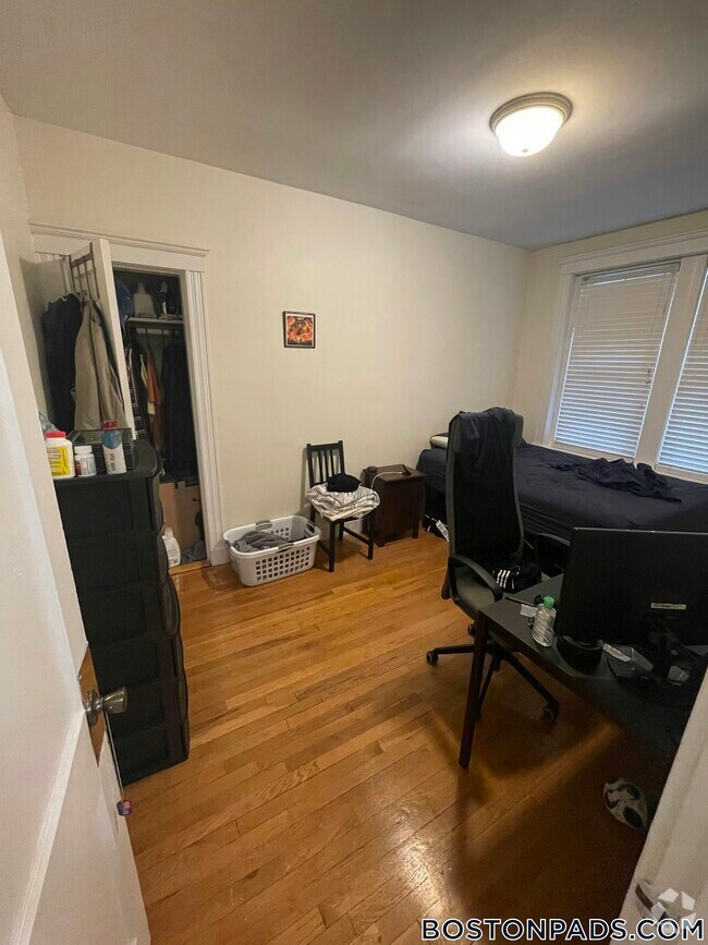 Building Photo - 127 Washington St Rental