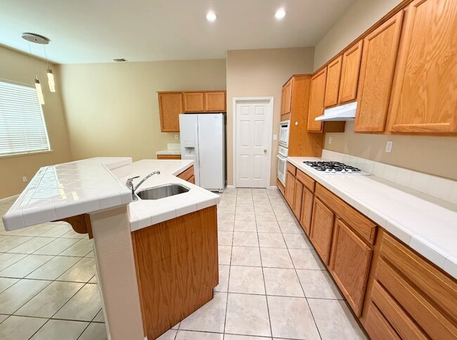 Photo - 405 Hearst Dr